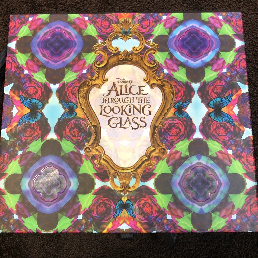 Urban Decay Alice in Wonderland palette